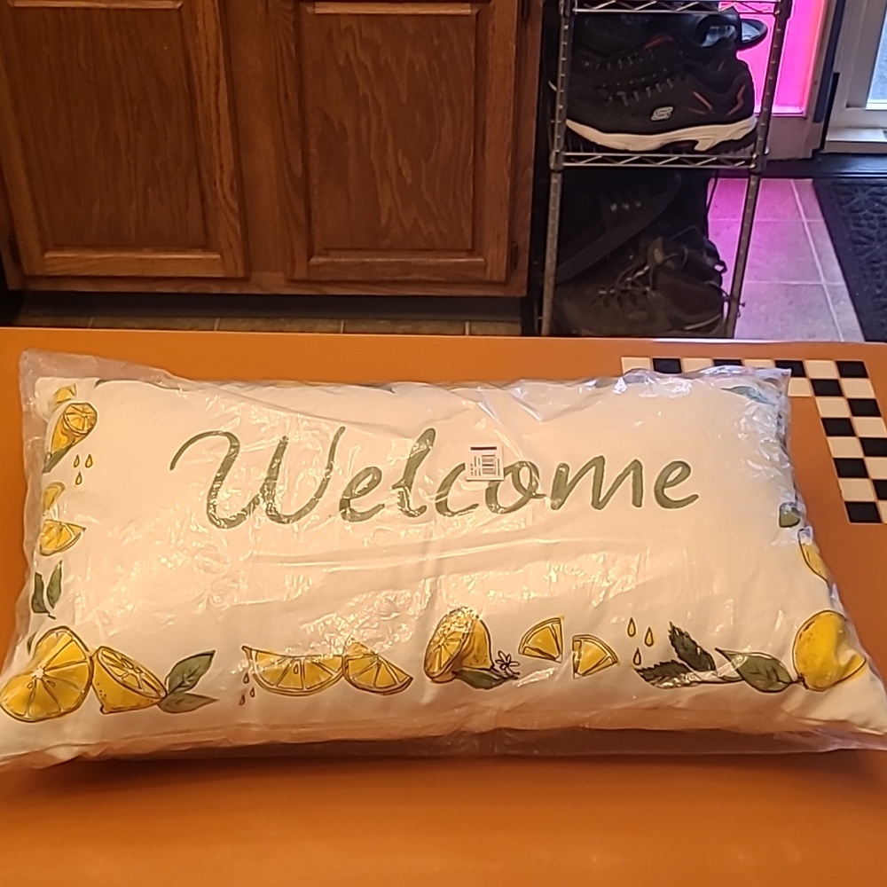 NWT Welcome Embroidered Pillow w/ Printed Lemon Border